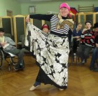 2016 m. vasario 9 d. Dienos veiklos centro Užgavėnių persirengėliai - linksmomis dainomis, šmaikščiais šokiais smagiai varė žiemą iš kiemo!