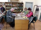 Klaipėdos valstybinės kolegijos dėstytojai ir studentai keramikos užimtume